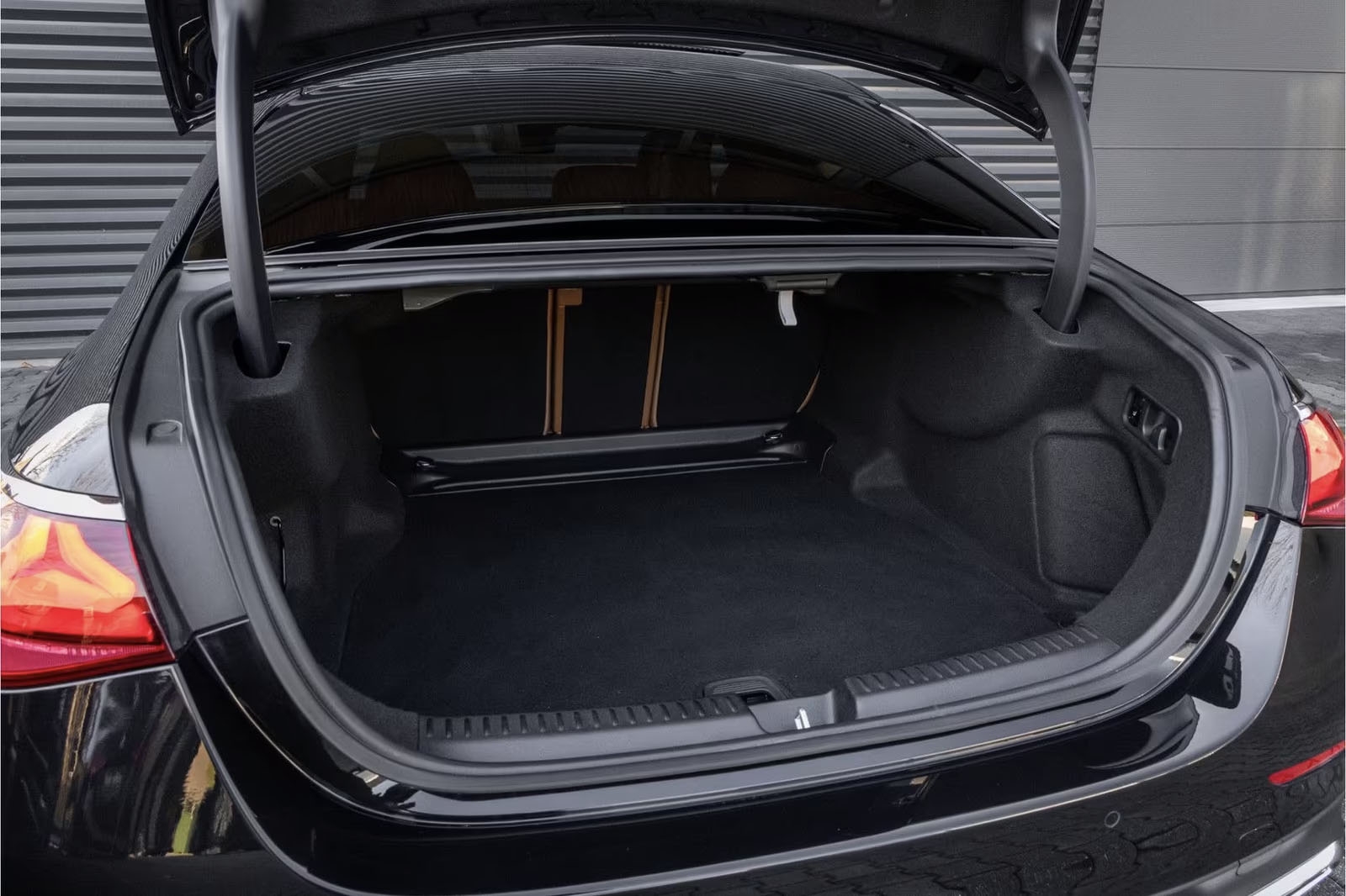 Аренда Mercedes E‑Class с водителем в Минске
