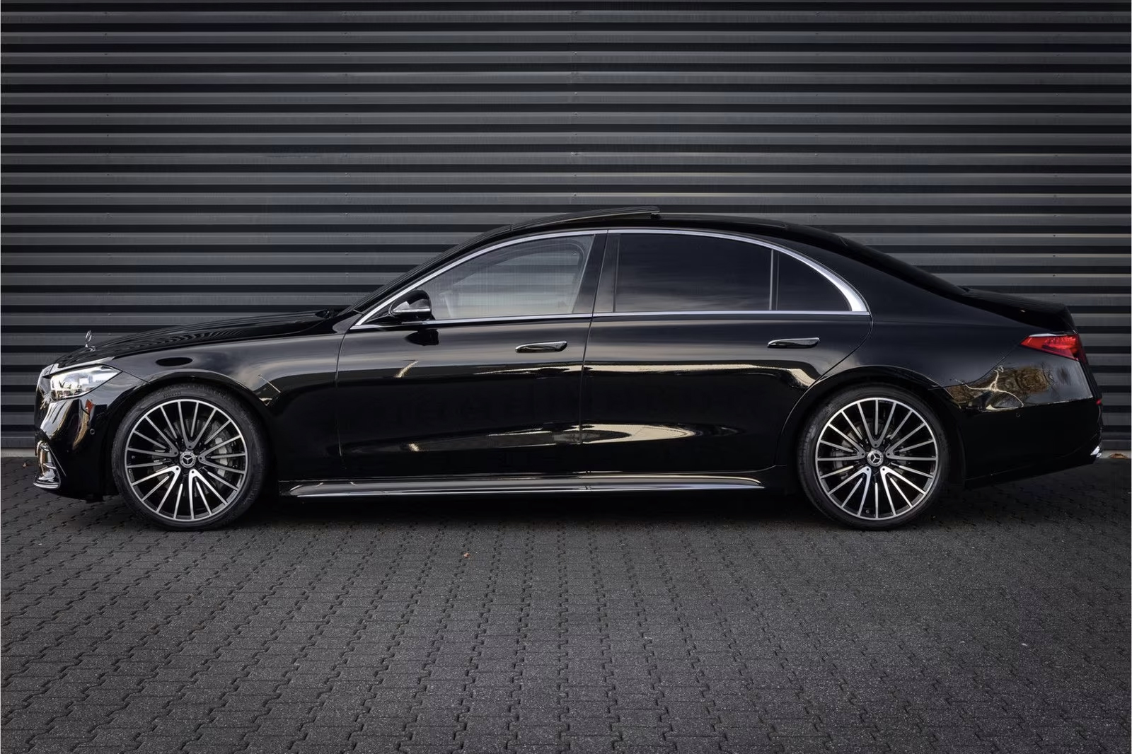 Mercedes-Benz S-class с водителем в Минске