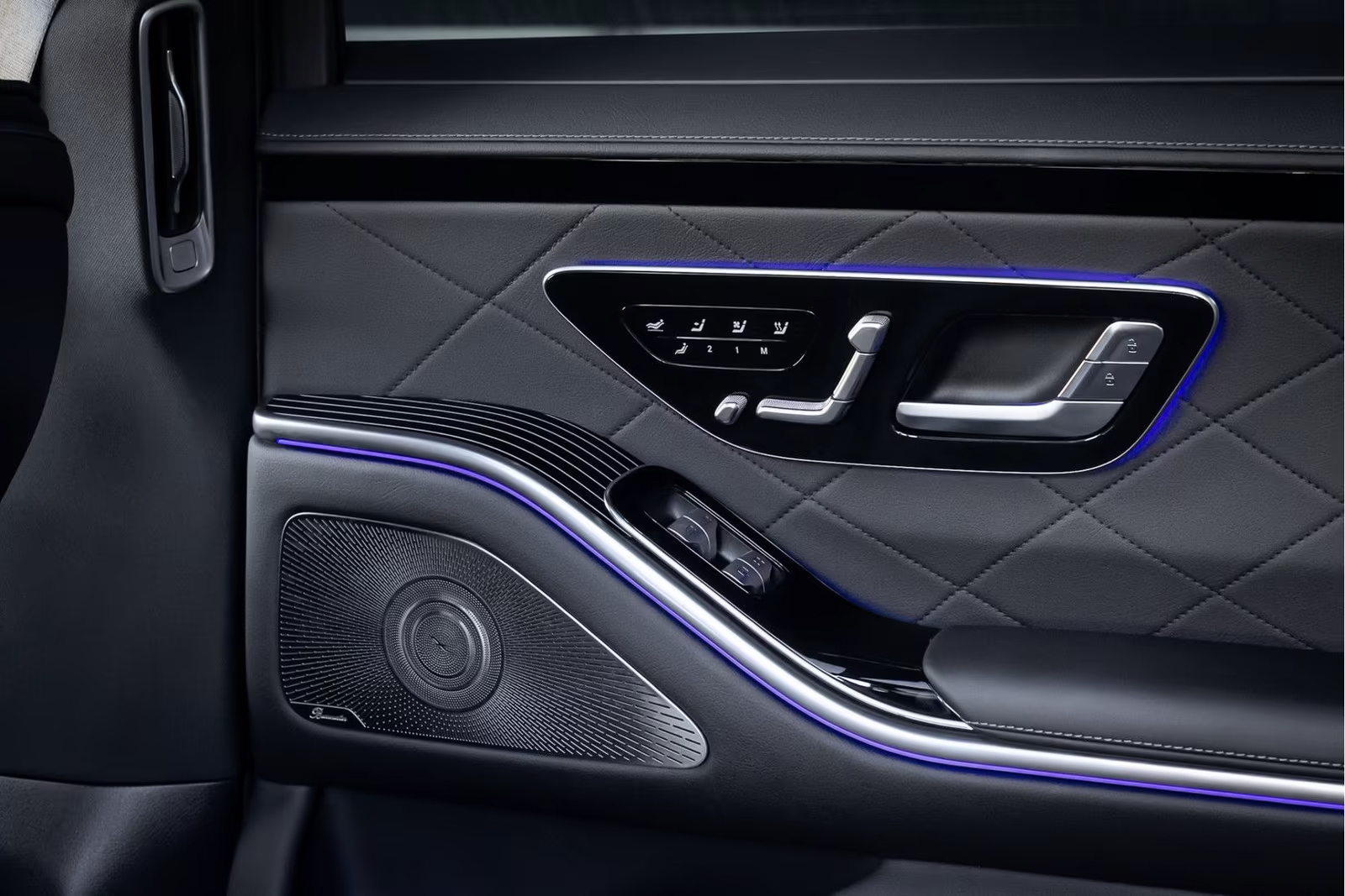 Аренда Mercedes S-class с водителем на день в Минске 